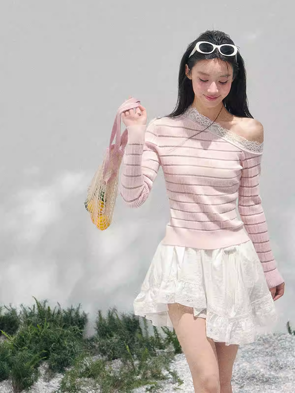 SHAOYEYAN Women's long-sleeved, off-the-shoulder knitted lace top with "Gentle Gaze" pattern, a pure and charming spring top.