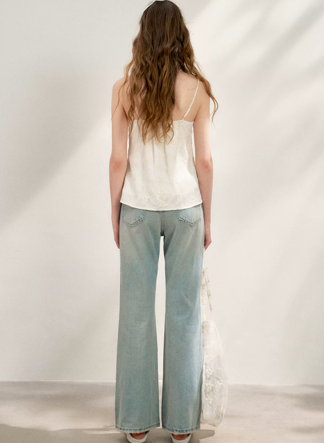 KROCHE Romantic French Lace Trim high-waisted flared jeans, worn by Ke Ying.