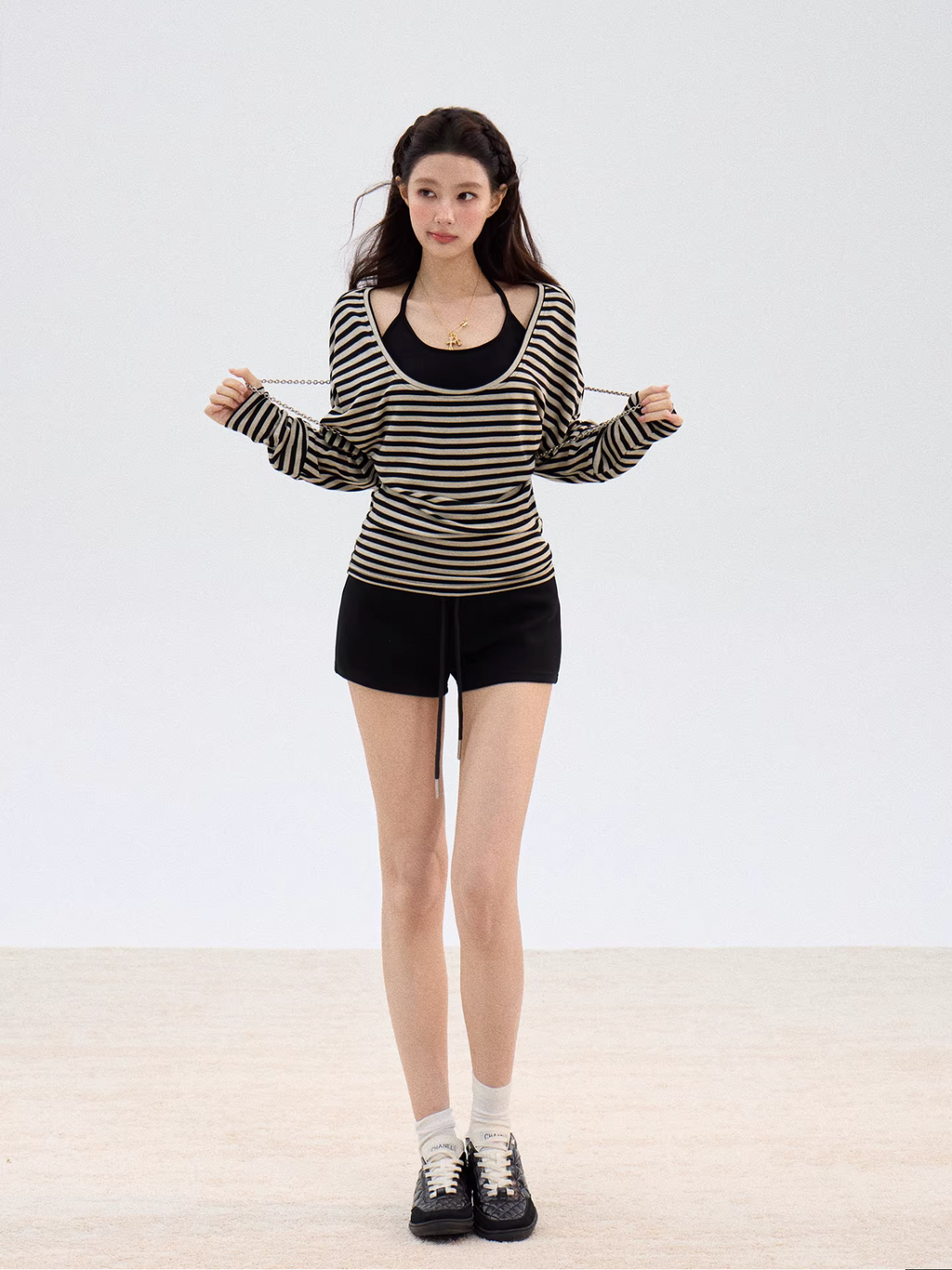 THEROUS Women's Xie Burou striped U-neck cardigan, spring style, comfortable, loose, casual, versatile.