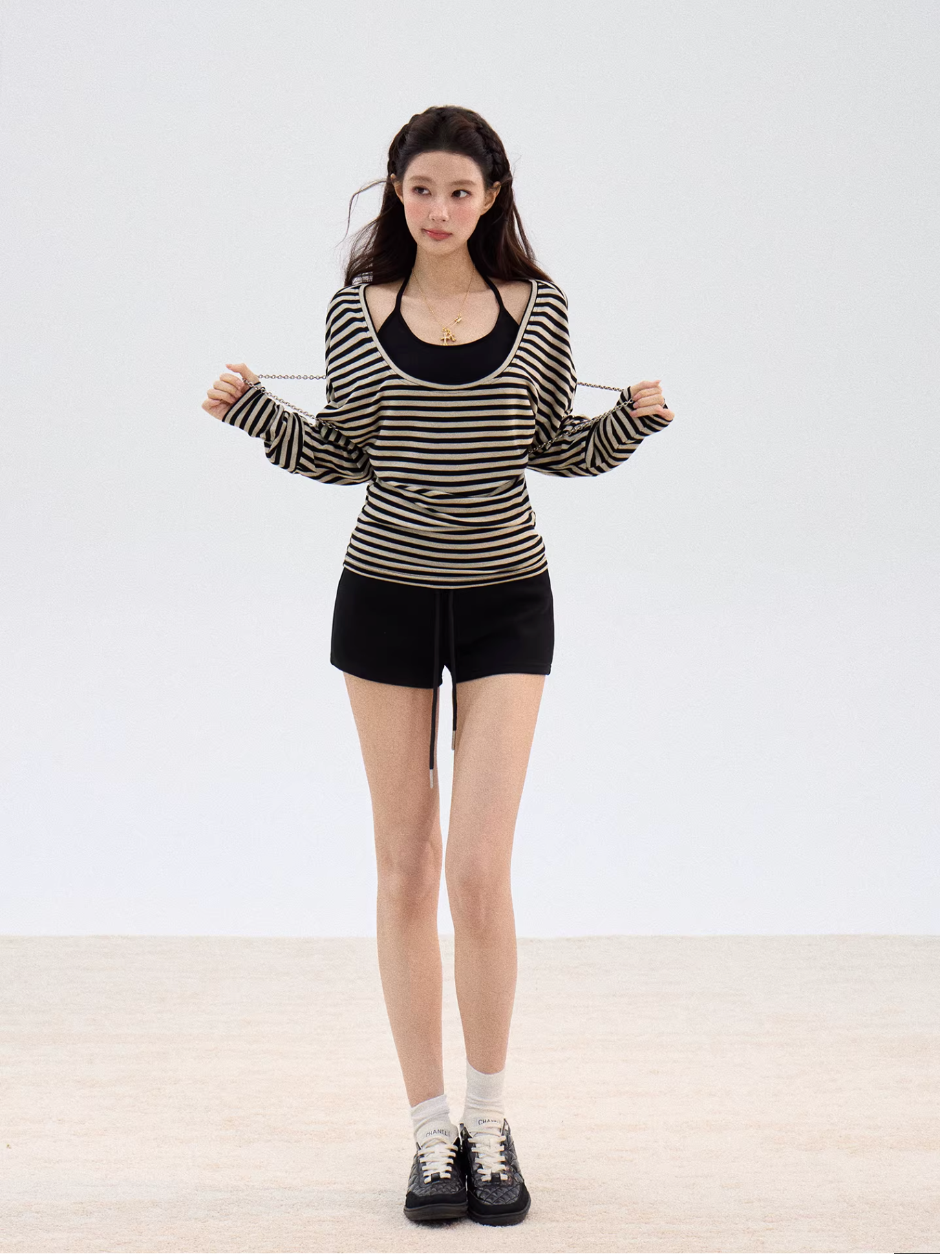 THEROUS Women's Xie Burou striped U-neck cardigan, spring style, comfortable, loose, casual, versatile.