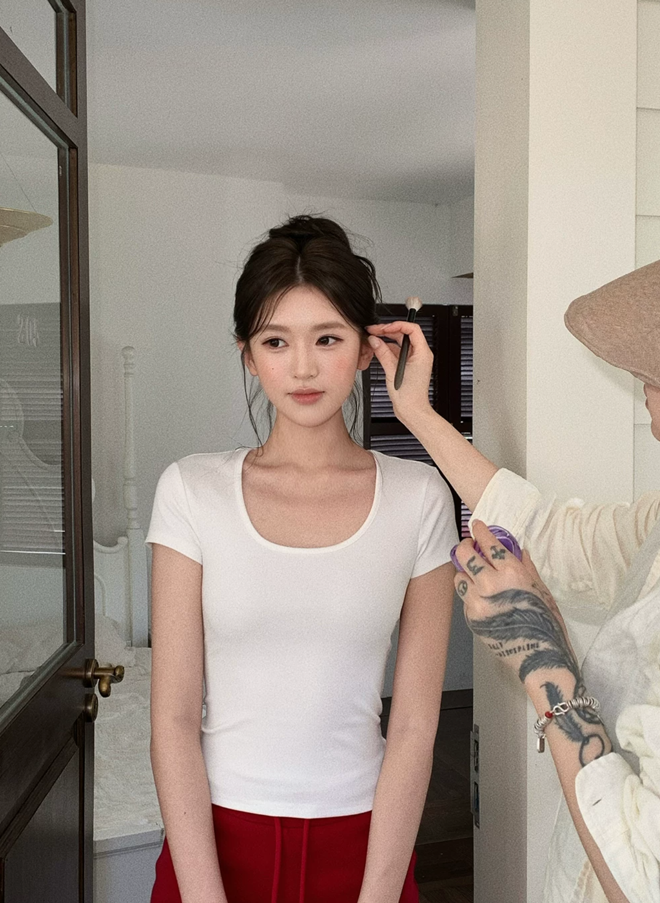 OIOI ESSE Cute solid color U-neck short-sleeved T-shirt made of Tencel cotton for women, slim fit, straight shoulders