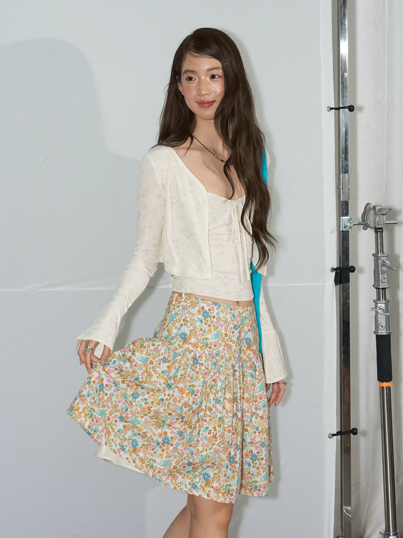 Soolrok Fashion set includes two-tone flared short-sleeved cardigan and waist camisole