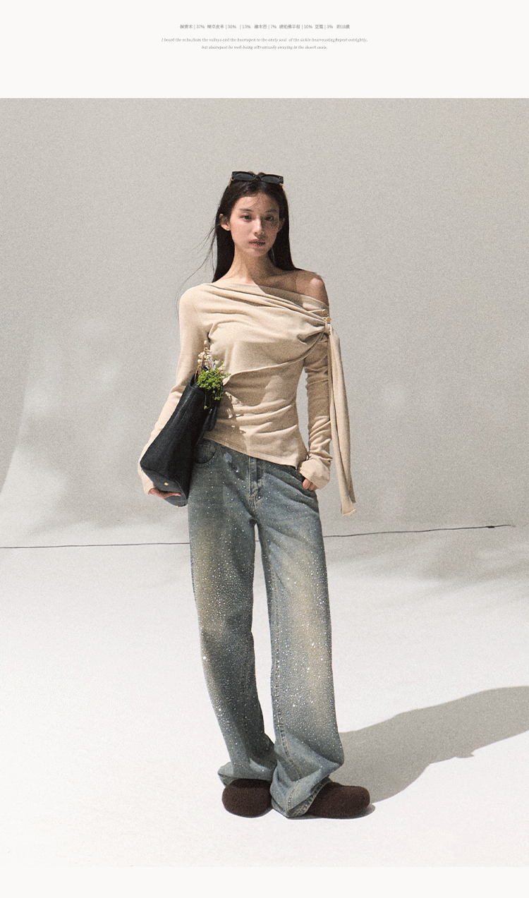 OAKMOO Women's "Ancient Shrine" patterned round neck long sleeve knit sweater with inside waist button closure