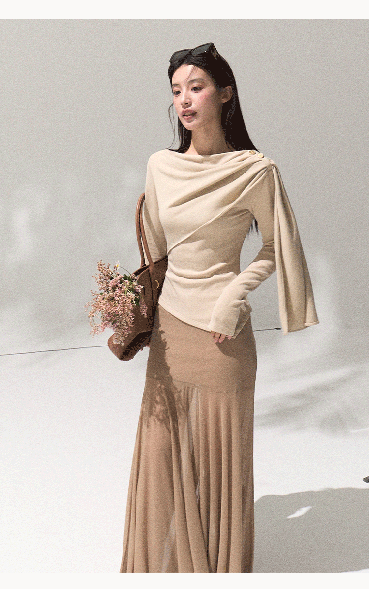 OAKMOO Women's "Ancient Shrine" patterned round neck long sleeve knit sweater with inside waist button closure