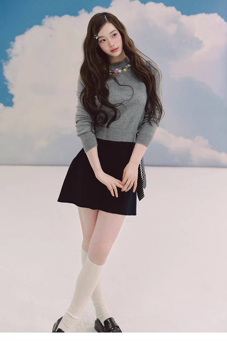 LaluneDuCiel Relaxed resort style: Irregular knitted midi skirt, elastic, elegant and dynamic for women.