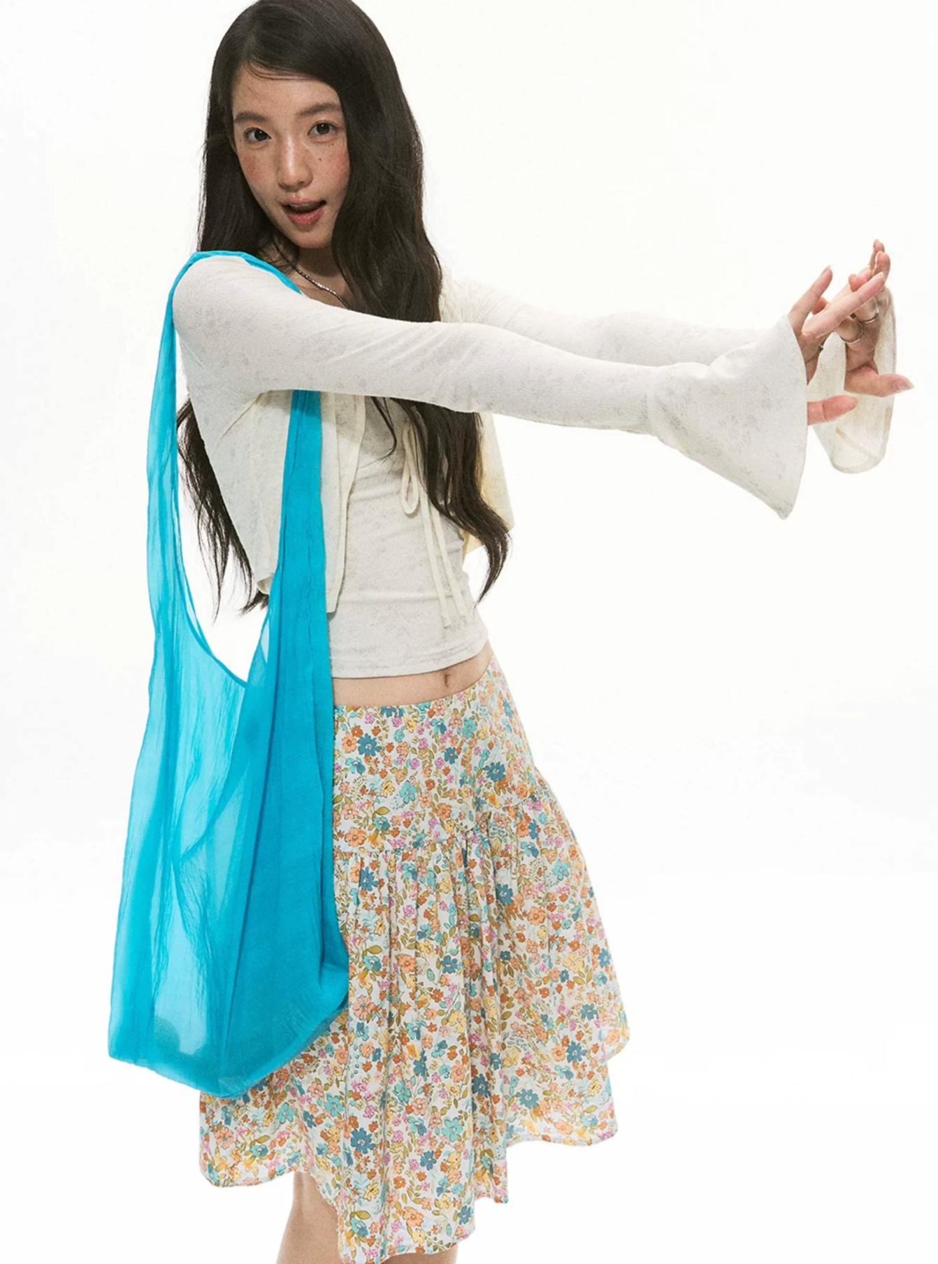 Soolrok Fashion set includes two-tone flared short-sleeved cardigan and waist camisole