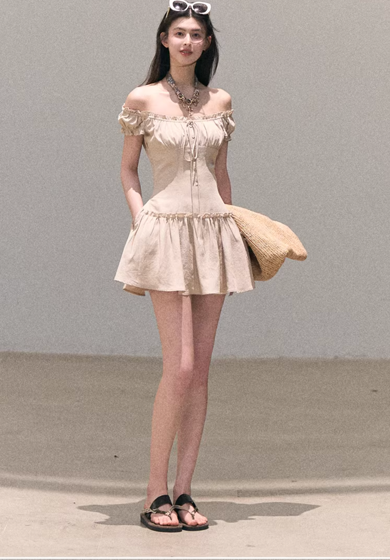 OAKMOO Bodycon off-the-shoulder mini dress made of lyocell linen fabric.