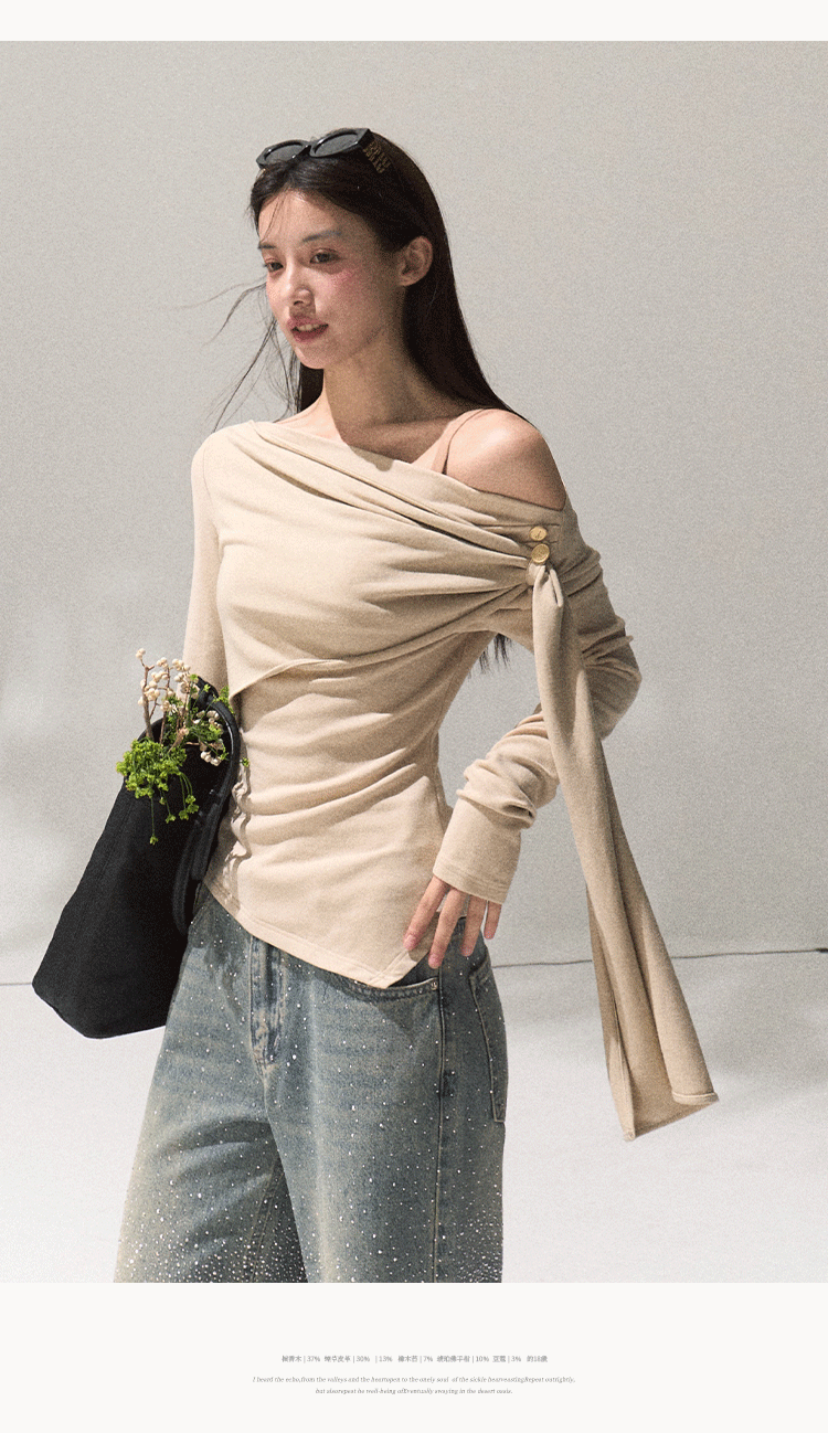 OAKMOO Women's "Ancient Shrine" patterned round neck long sleeve knit sweater with inside waist button closure