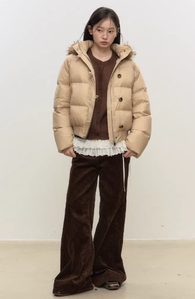 AFFFREEDOM Short down jacket with fur collar with three-color hood AFFFREEDOM, 90% white duck down, soft, warm, suitable for autumn and winter.