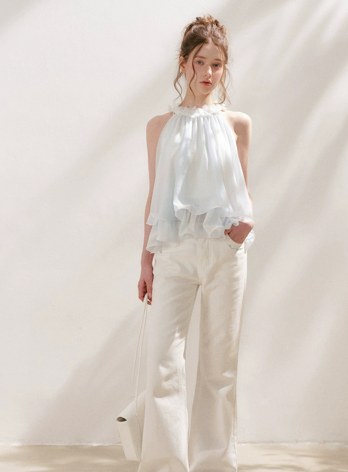 KROCHE "100% Cotton" slim-fit flared jeans, mixed colors, hand-embroidered with five-petal flower pattern, white.