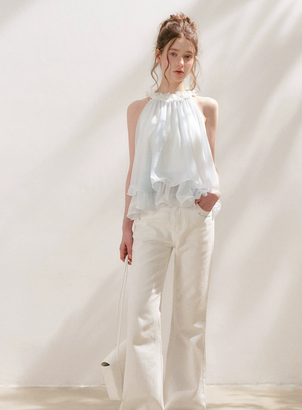KROCHE "100% Cotton" slim-fit flared jeans, mixed colors, hand-embroidered with five-petal flower pattern, white.
