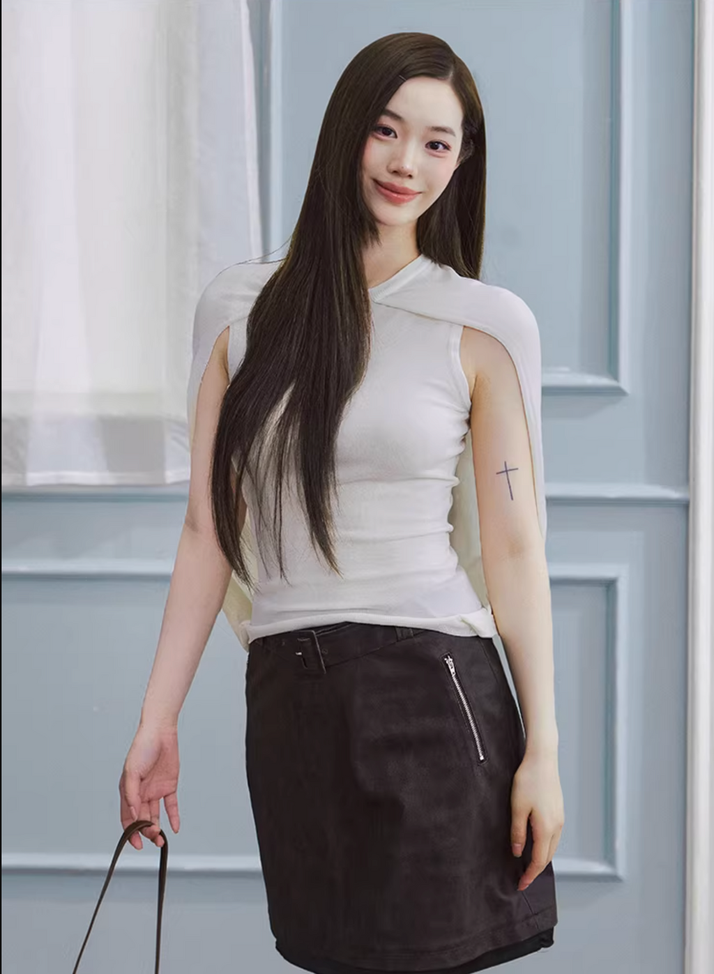 LaluneDuCiel Knitted sleeveless jacket with minimalist design, flexible artistic patterns from Lyocell material