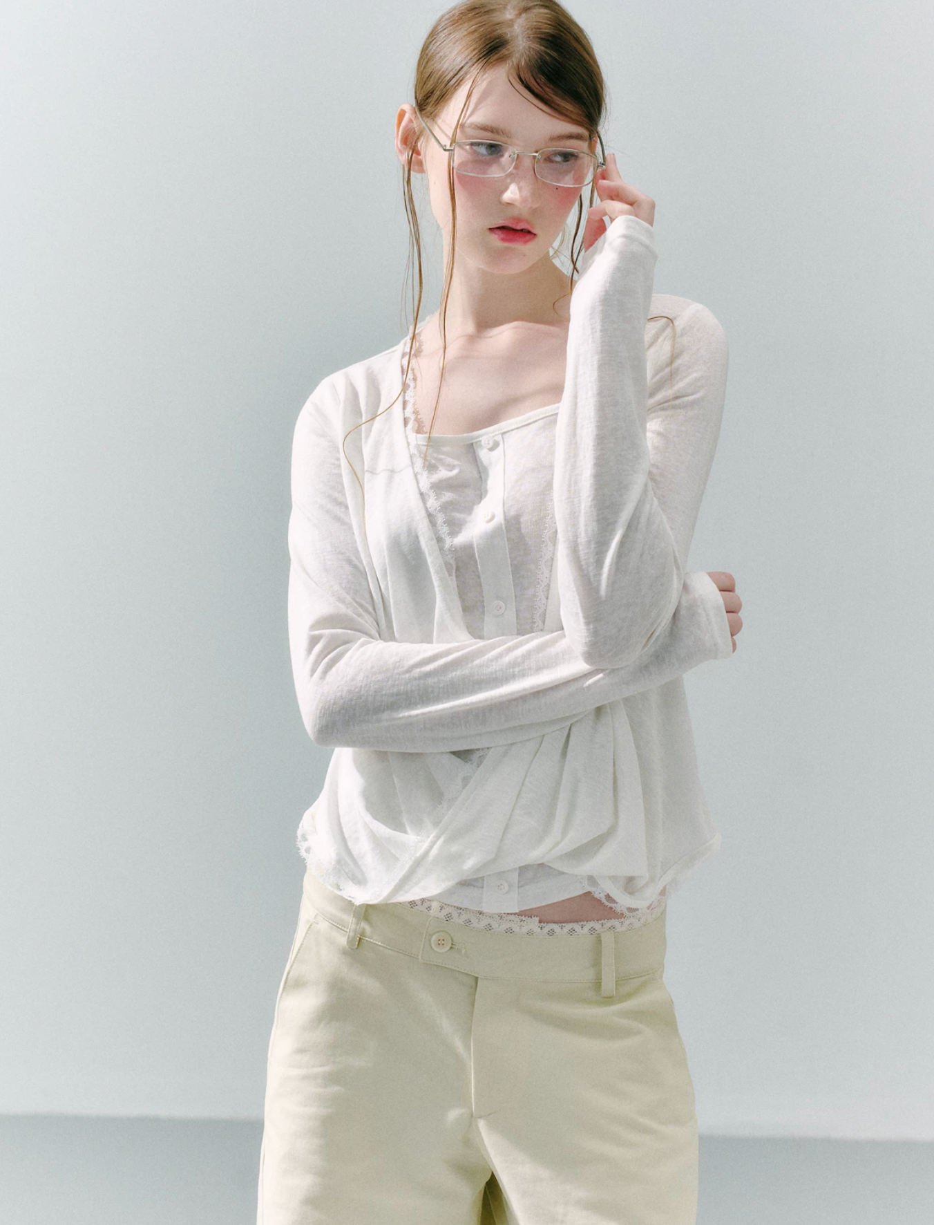 LOSTFOREST Sexy t-shirt with 70% Lyocell material, pleated lace collar, light and breathable, suitable for spring/hours