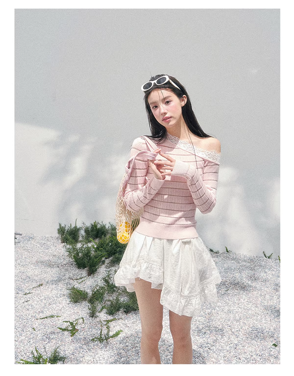 SHAOYEYAN Women's long-sleeved, off-the-shoulder knitted lace top with "Gentle Gaze" pattern, a pure and charming spring top.