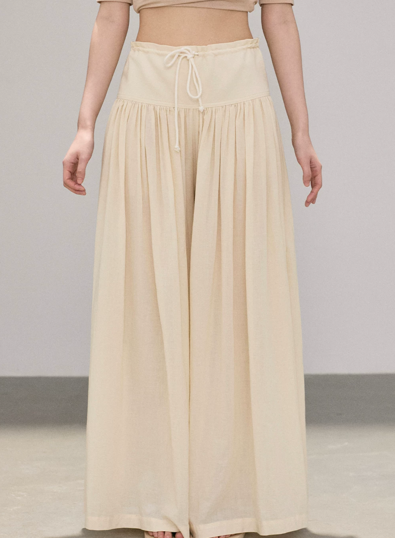 OIOI ESSE 100% cotton high-waisted trousers for women, loose and comfortable style, suitable for summer wear.