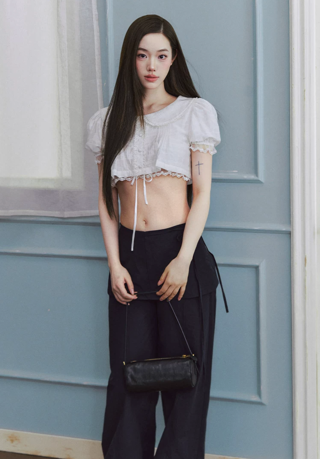 LaluneDuCiel Dynamic and stylish Peter Pan collar lace-up short/shirt for women