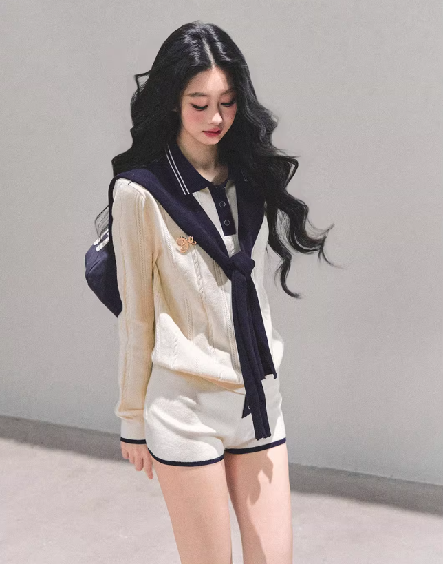 SHAOYEYAN AOMALM's "Morning Mist Monologue" knitted set for women is light and delicate, suitable for Autumn/Winter, and includes two pieces (top and shorts).