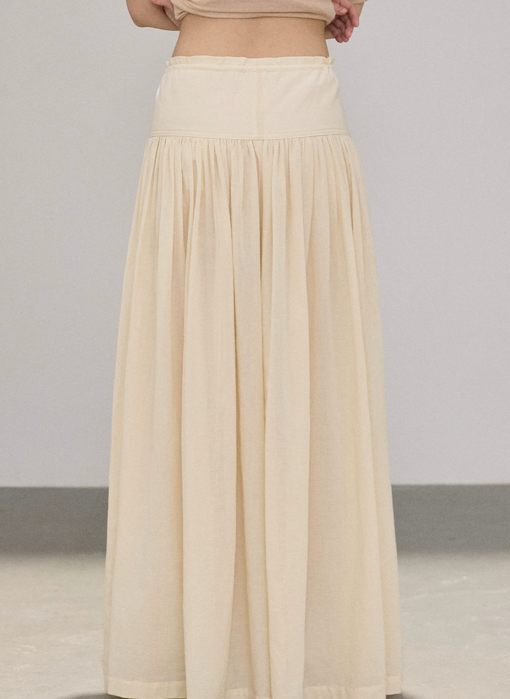 OIOI ESSE 100% cotton high-waisted trousers for women, loose and comfortable style, suitable for summer wear.