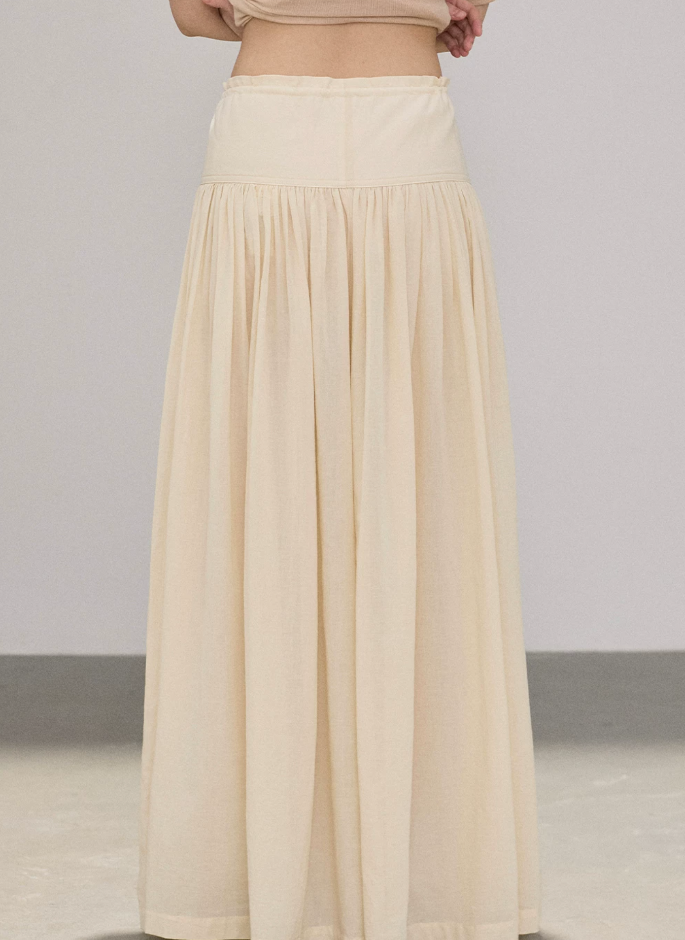 OIOI ESSE 100% cotton high-waisted trousers for women, loose and comfortable style, suitable for summer wear.
