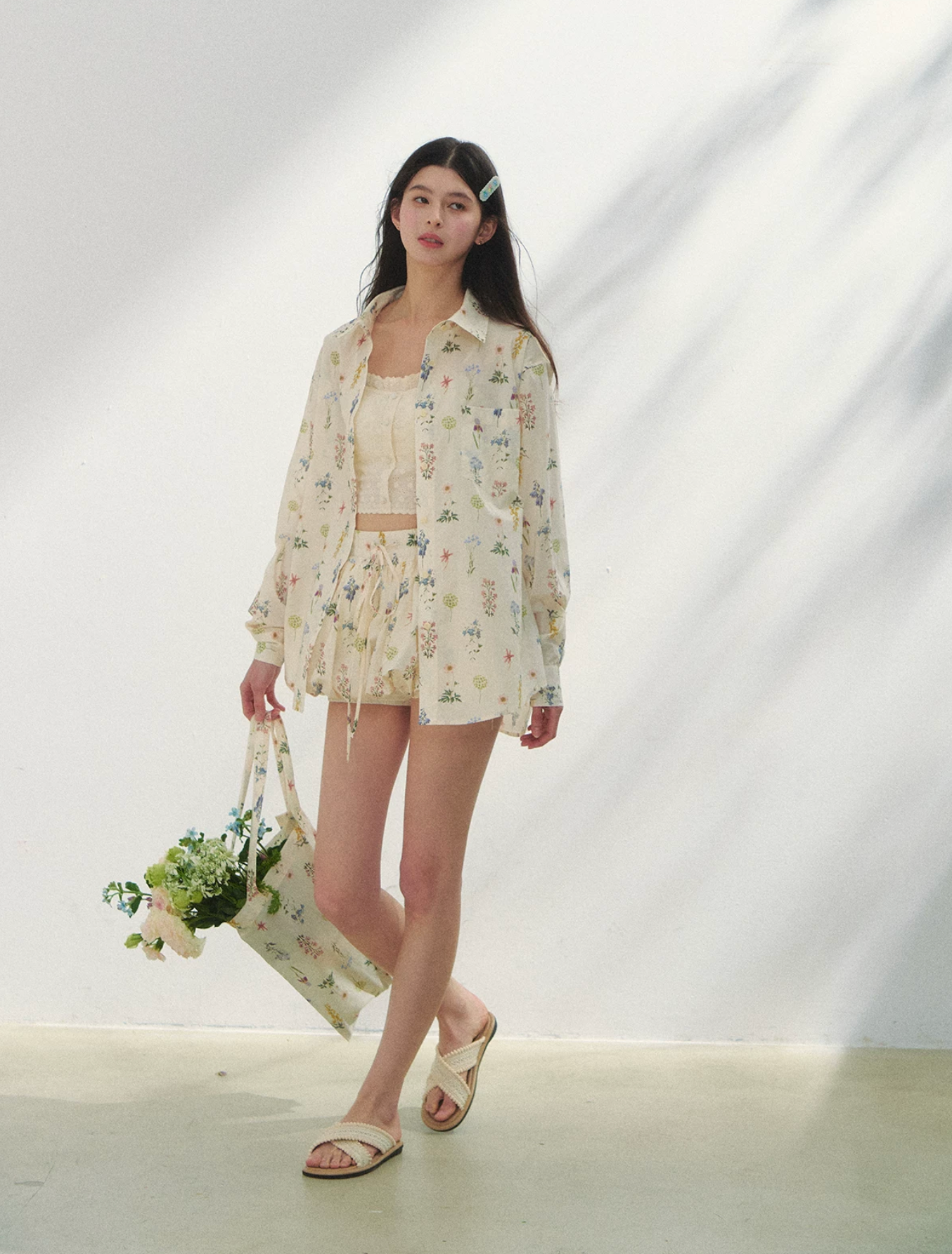 SUNSETPARK Floral shirt combined with feminine wide-leg pants