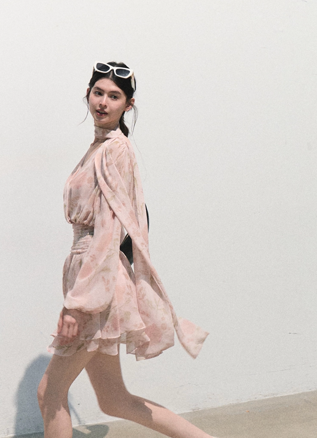 OAKMOO "A Beloved Cloud" V-neck pink long-sleeved bodysuit, summer vacation style