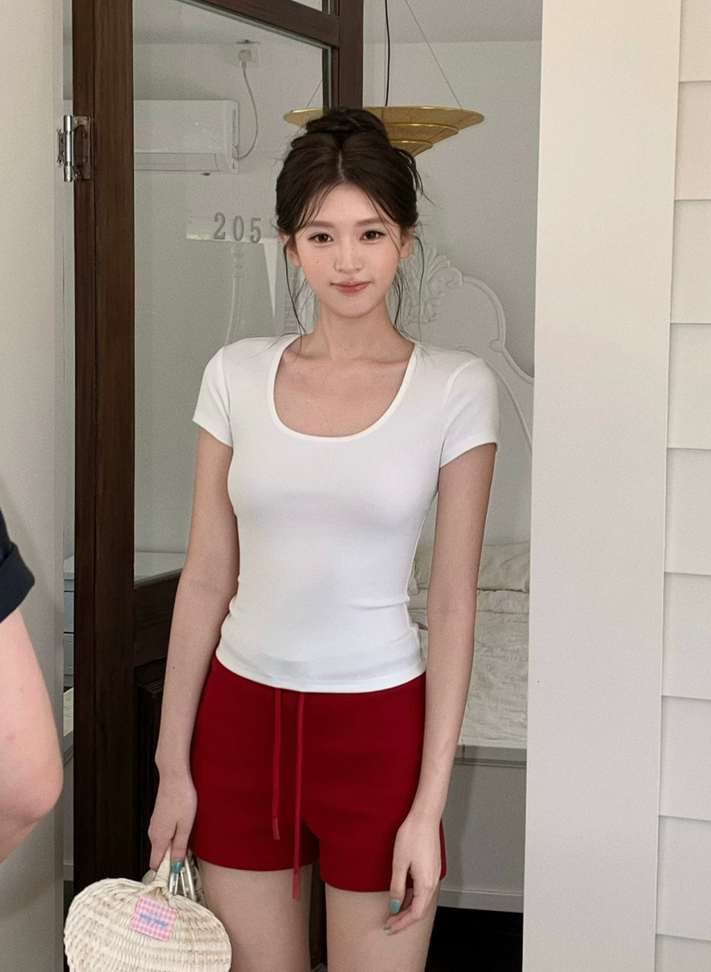 OIOI ESSE Cute solid color U-neck short-sleeved T-shirt made of Tencel cotton for women, slim fit, straight shoulders