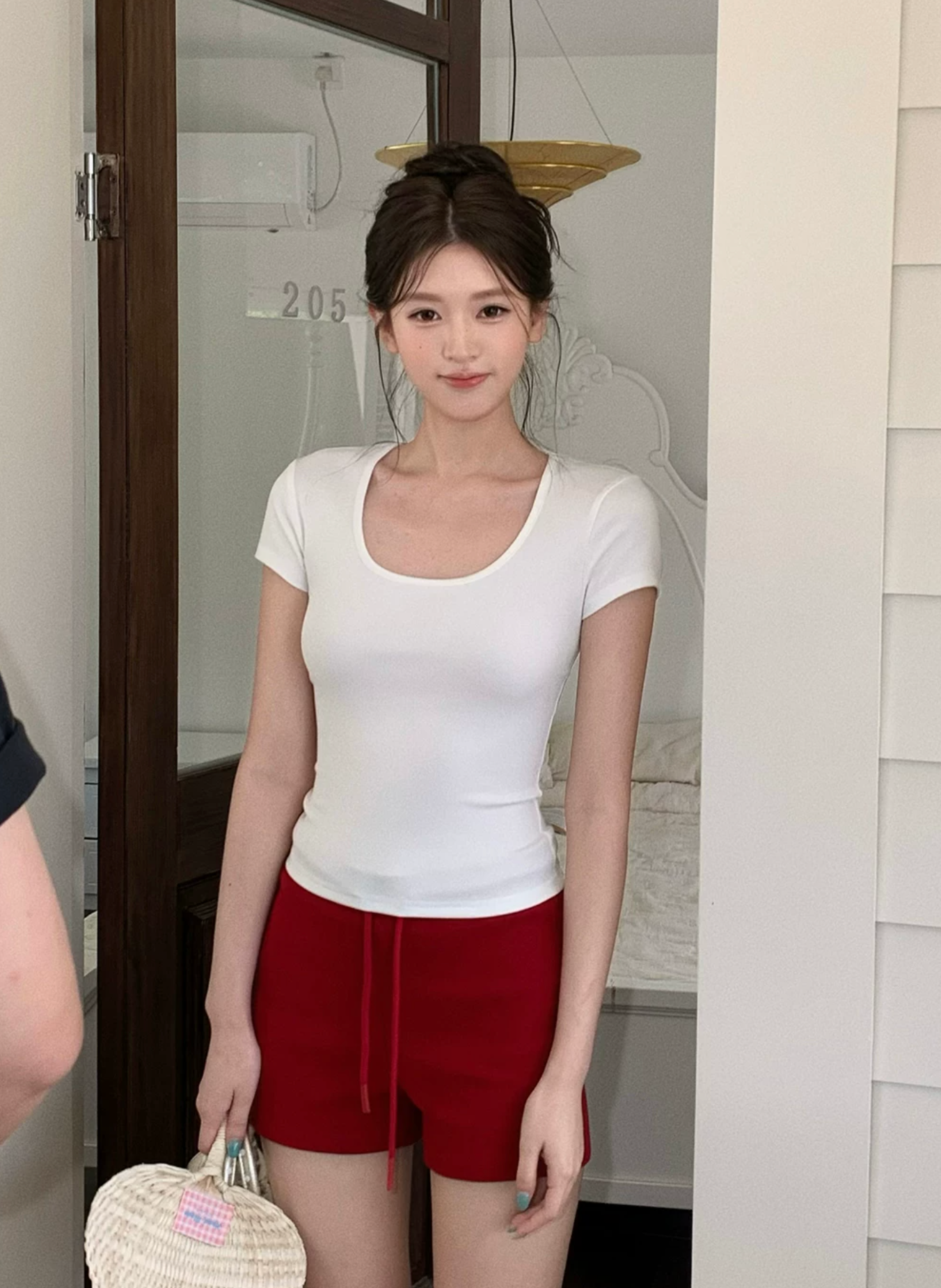 OIOI ESSE Cute solid color U-neck short-sleeved T-shirt made of Tencel cotton for women, slim fit, straight shoulders