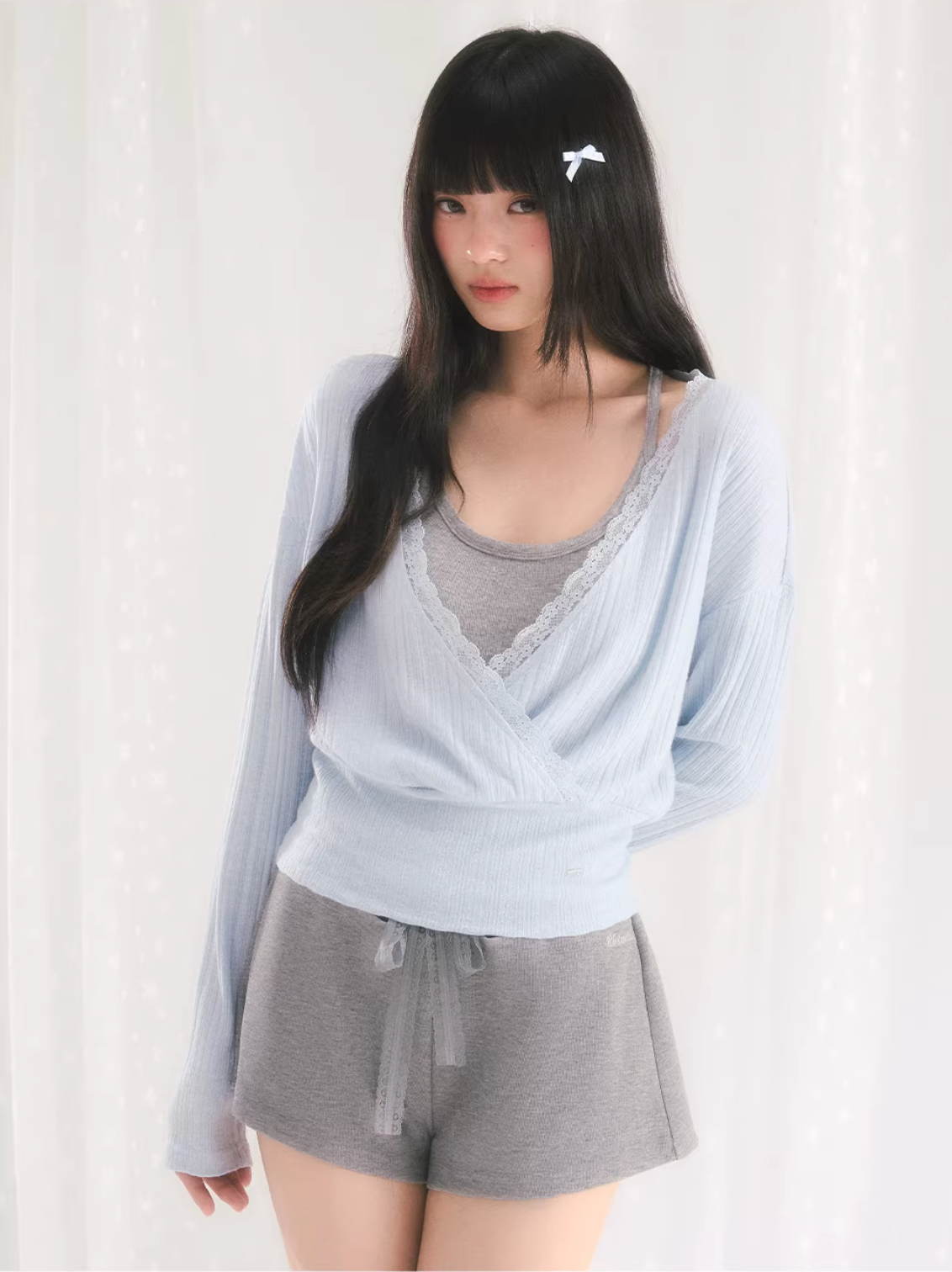 WEEKENDHUB Two-piece set includes a loose spring V-neck tank top and elegant long-sleeve T-shirt with lace trim