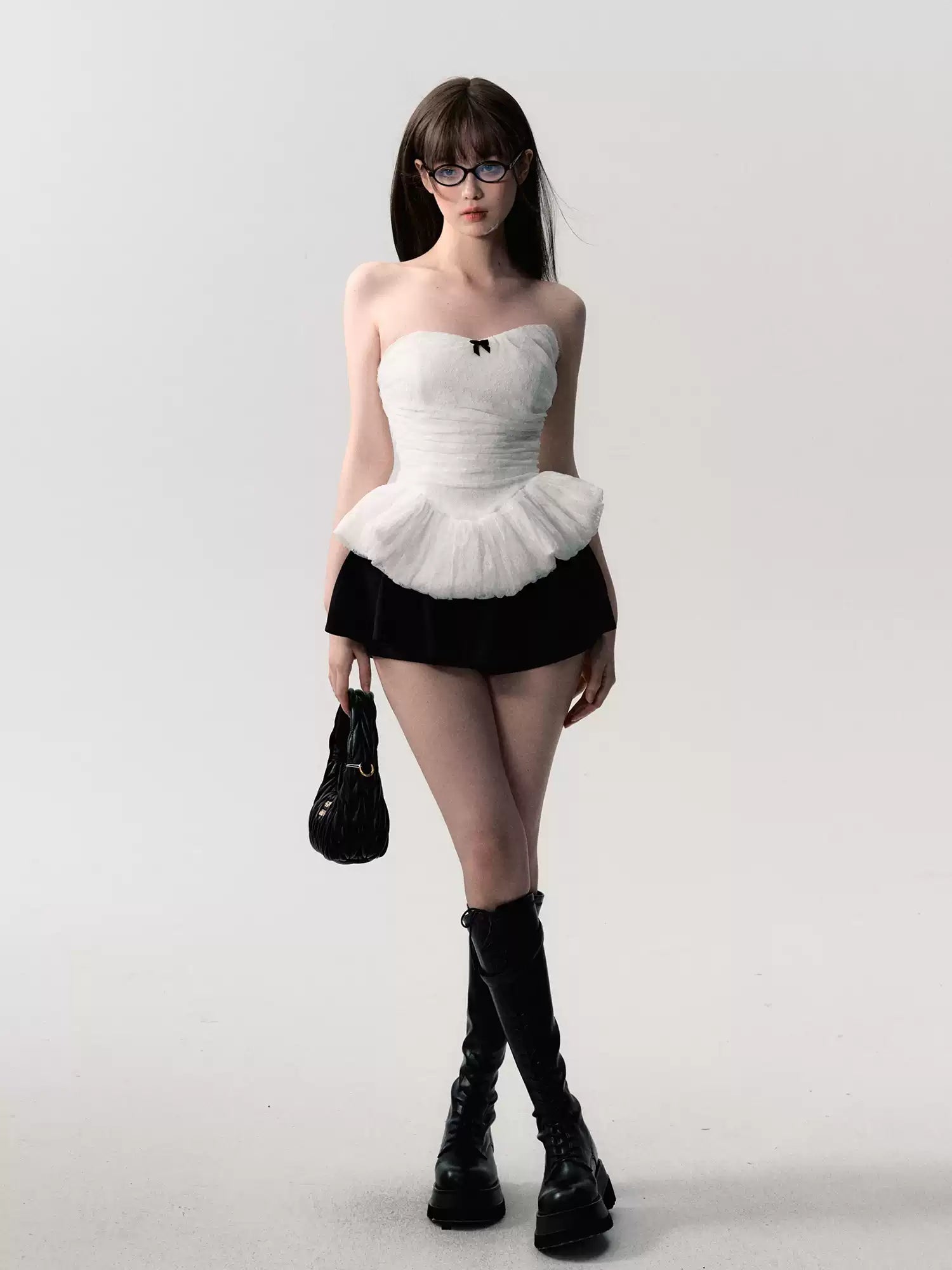 OAKMOO Women's "Rose Veins" White Lace Strapless Bra, Super Durable, Bodycon, and Figure-Catching Lining (Sale)