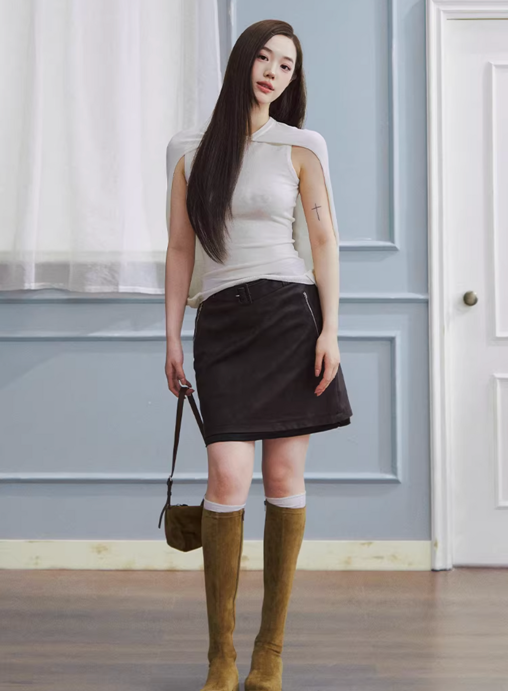 LaluneDuCiel Knitted sleeveless jacket with minimalist design, flexible artistic patterns from Lyocell material
