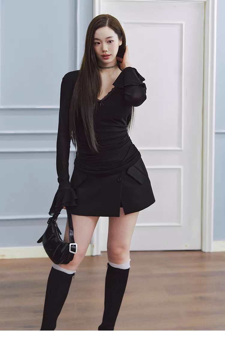 LaluneDuCiel Light, soft, flared long-sleeved T-shirt, V-neck, light chiffon material, for women, perfect for spring.