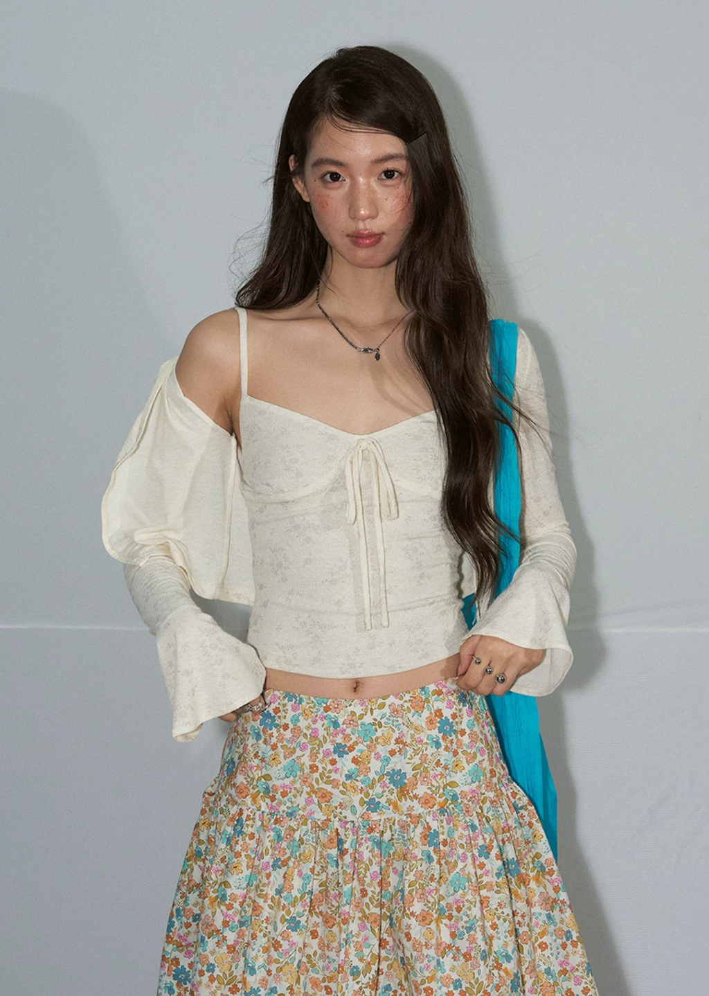 Soolrok Fashion set includes two-tone flared short-sleeved cardigan and waist camisole