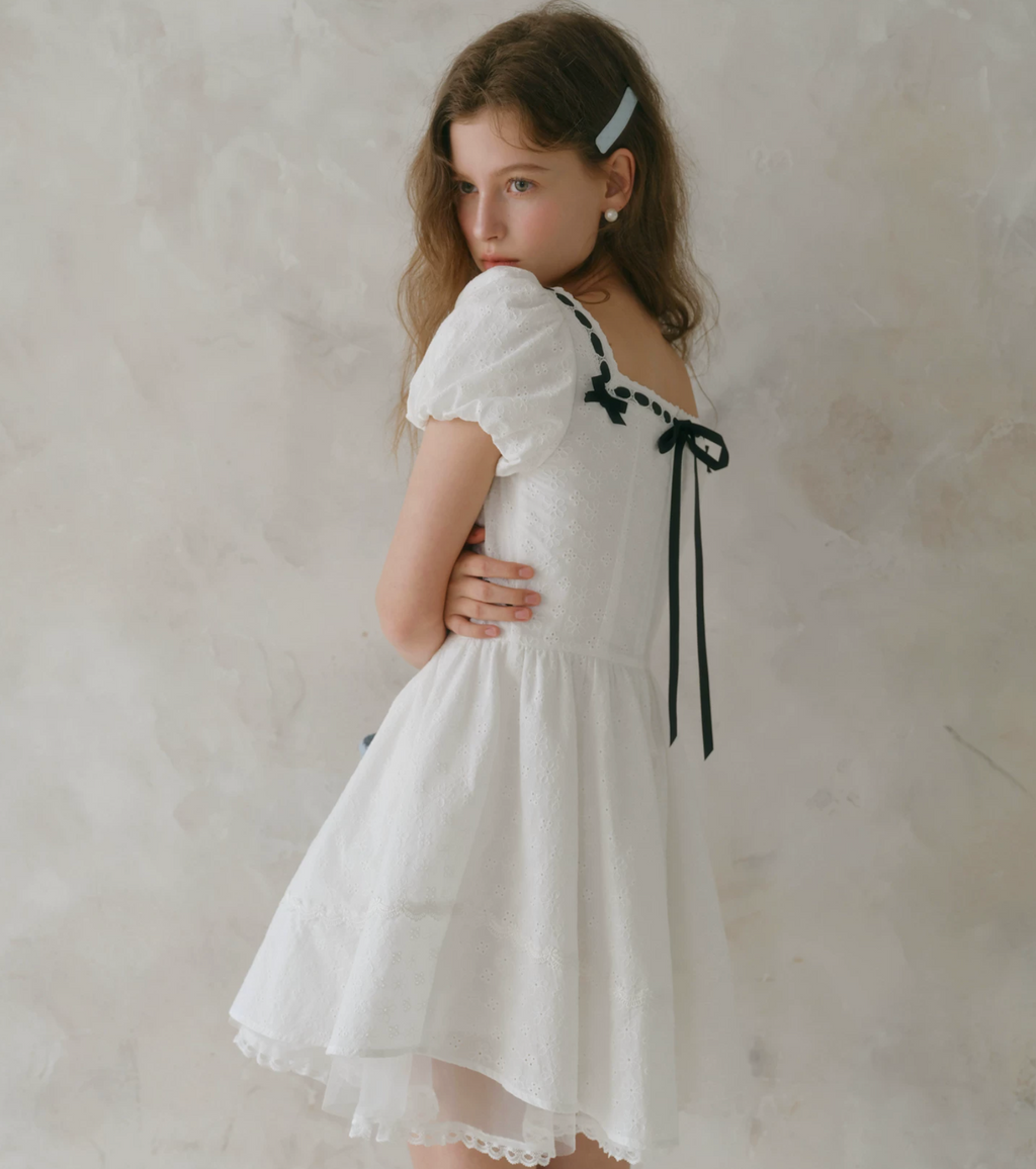 ISISLOVE Women's French bow short puff sleeve dress, white mesh summer dress made of embroidered pure cotton, fitted waist.