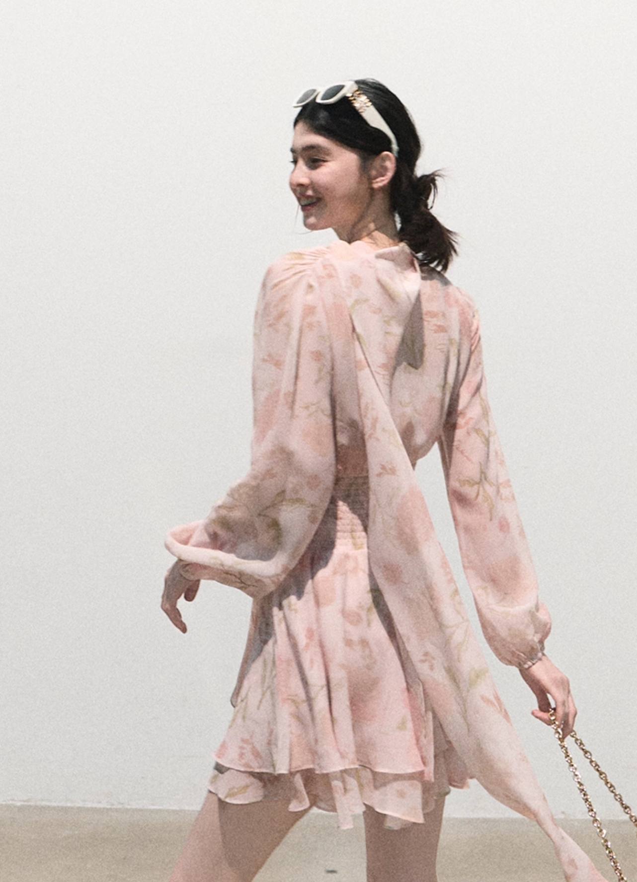 OAKMOO "A Beloved Cloud" V-neck pink long-sleeved bodysuit, summer vacation style