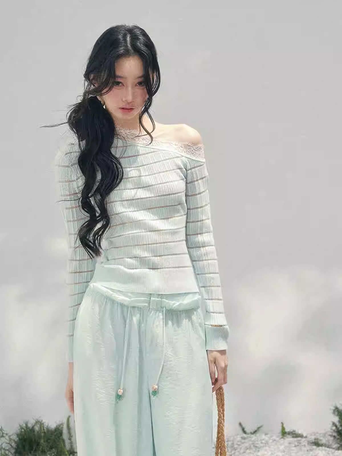 SHAOYEYAN Women's long-sleeved, off-the-shoulder knitted lace top with "Gentle Gaze" pattern, a pure and charming spring top.