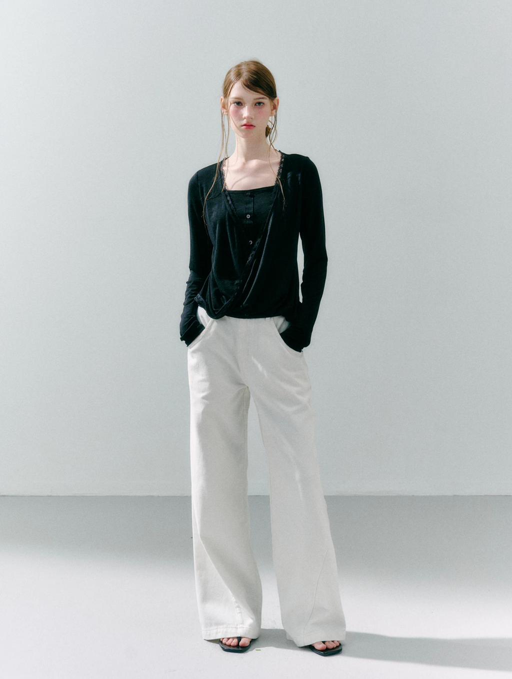 LOSTFOREST Sexy t-shirt with 70% Lyocell material, pleated lace collar, light and breathable, suitable for spring/hours