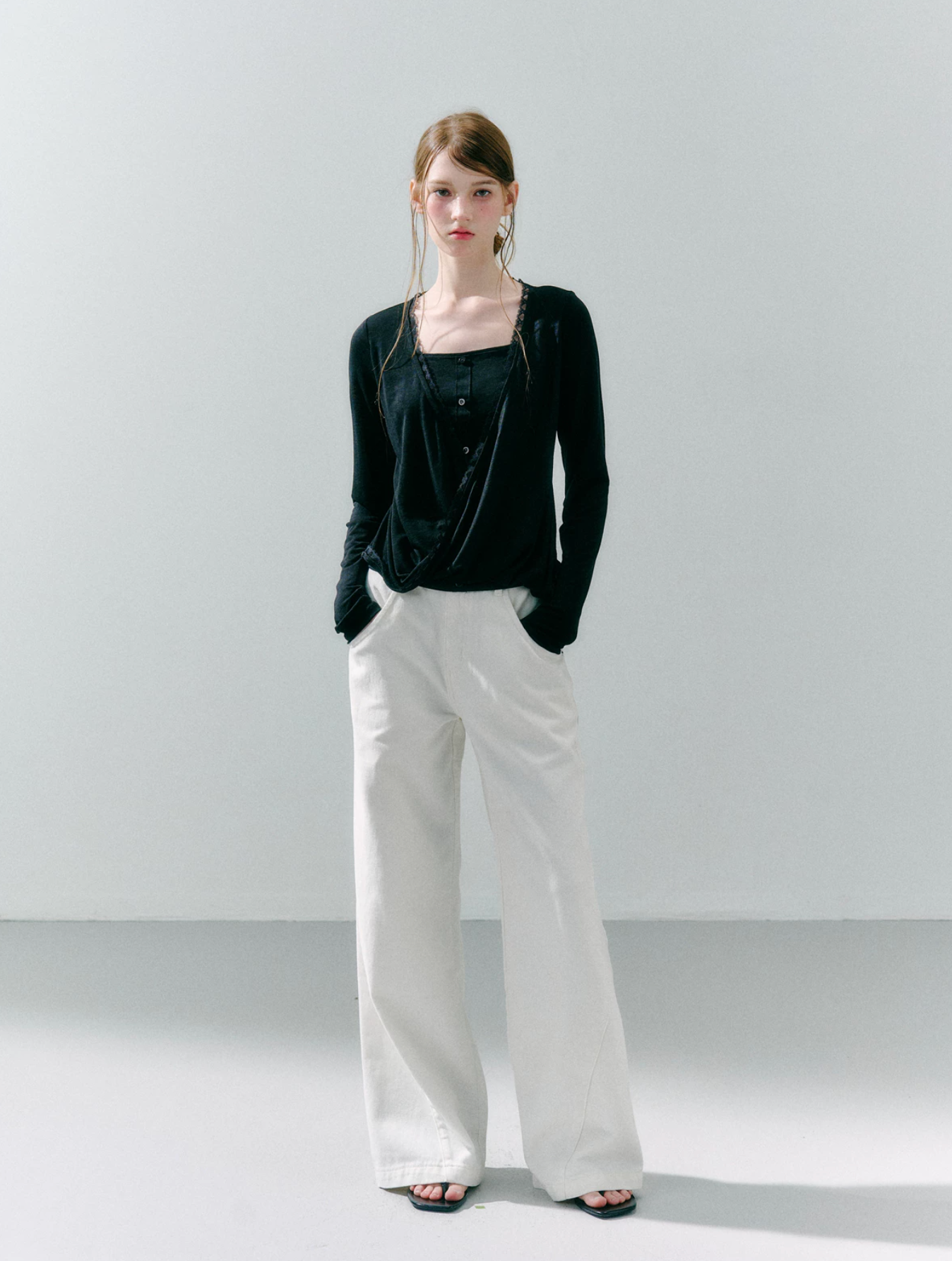 LOSTFOREST Sexy t-shirt with 70% Lyocell material, pleated lace collar, light and breathable, suitable for spring/hours