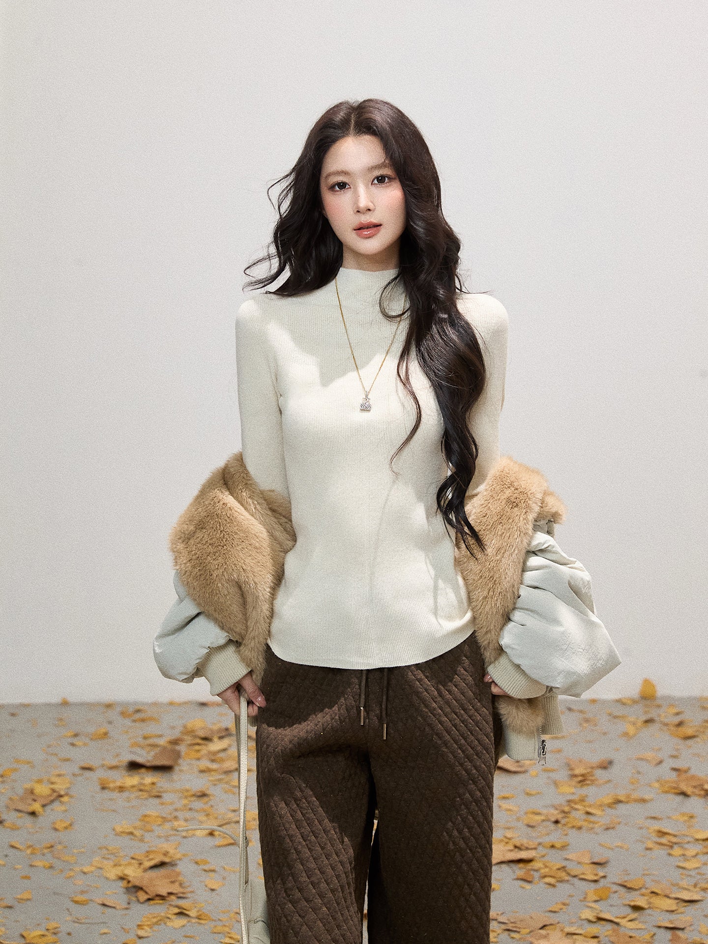 THEROUS Skin-colored knitted sweater, high neck, slim fit, a simple winter lining in Korean style.