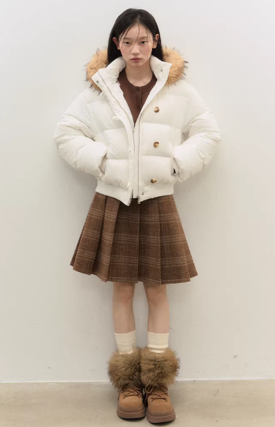 AFFFREEDOM Short down jacket with fur collar with three-color hood AFFFREEDOM, 90% white duck down, soft, warm, suitable for autumn and winter.