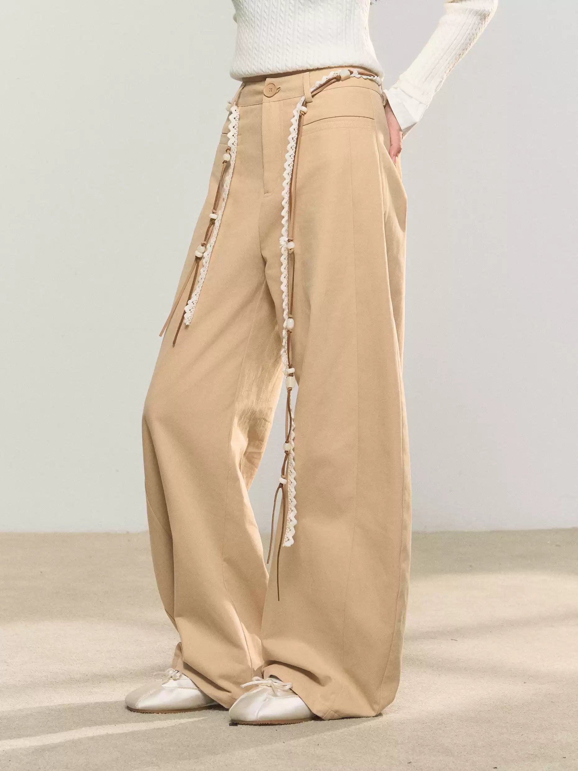 UMOUMO Retro style heart embroidered wide leg pants, cute and cool wide leg casual pants with one strap pocket.