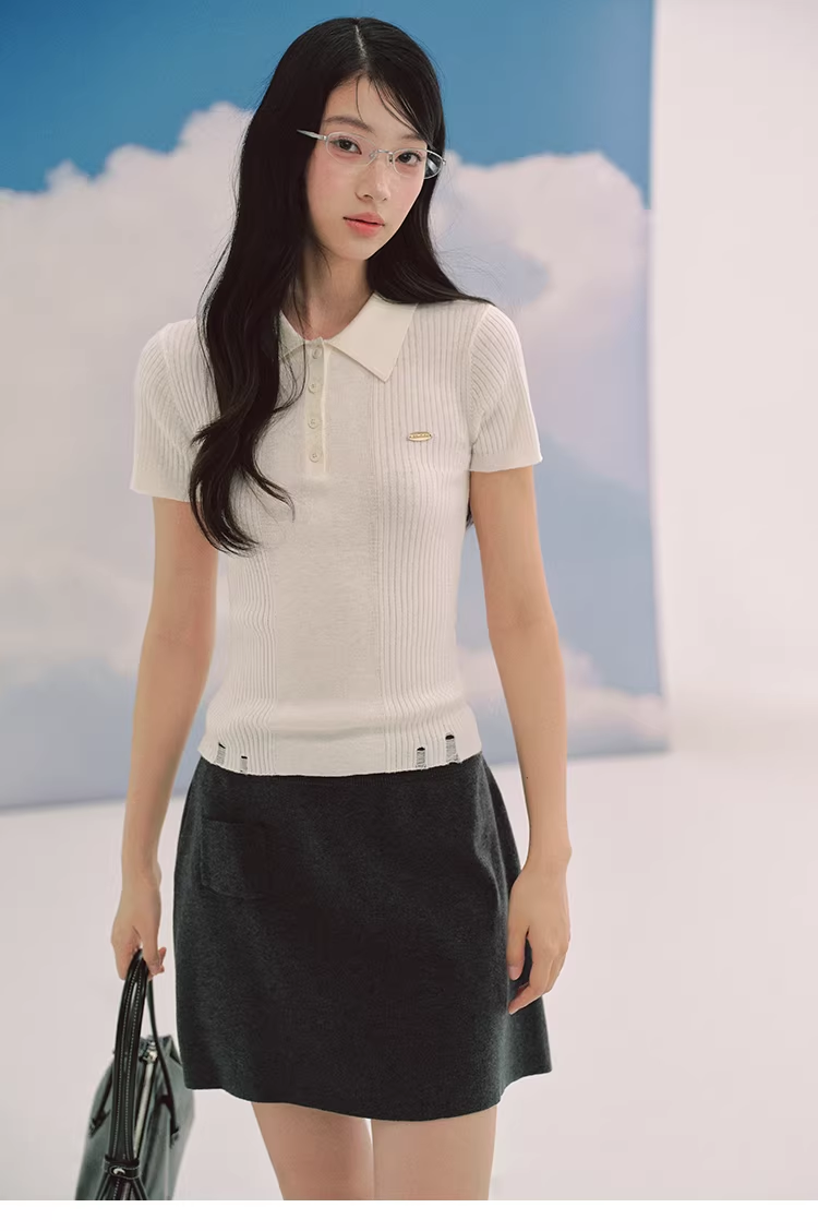 LaluneDuCiel Feminine, long-lasting, light and gentle polo neck short-sleeve sweater.
