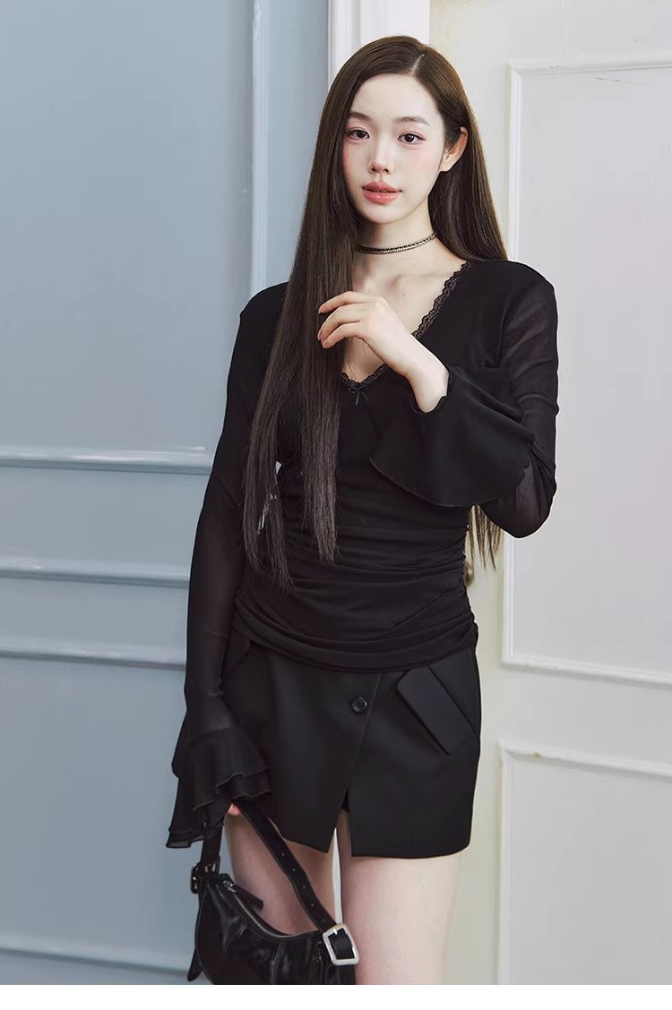 LaluneDuCiel Light, soft, flared long-sleeved T-shirt, V-neck, light chiffon material, for women, perfect for spring.