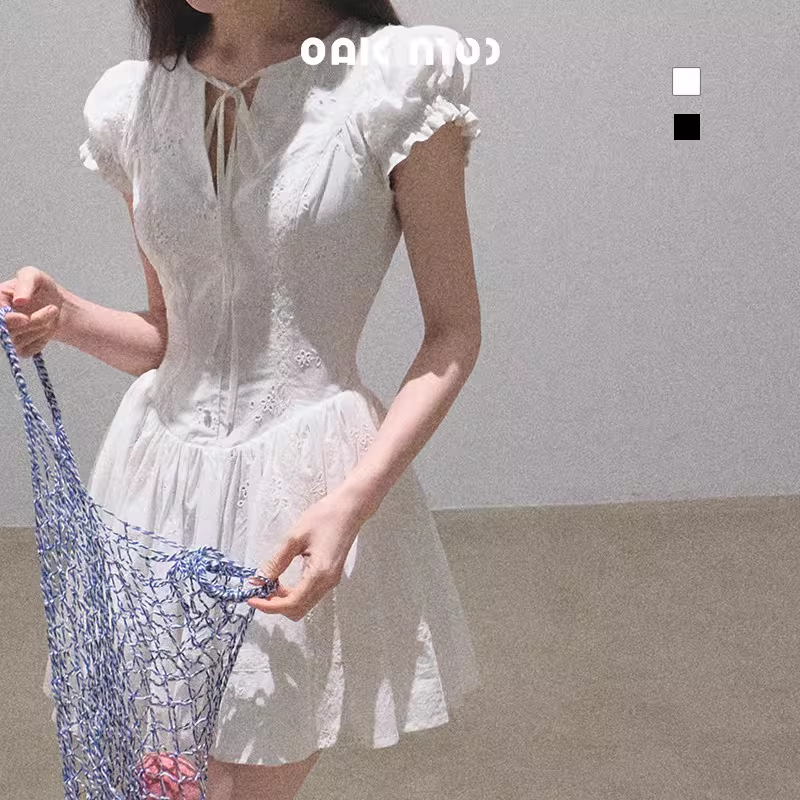 OAKMOO / "When You Love" 100% cotton French-style dress, fitted waist, embroidered pattern.