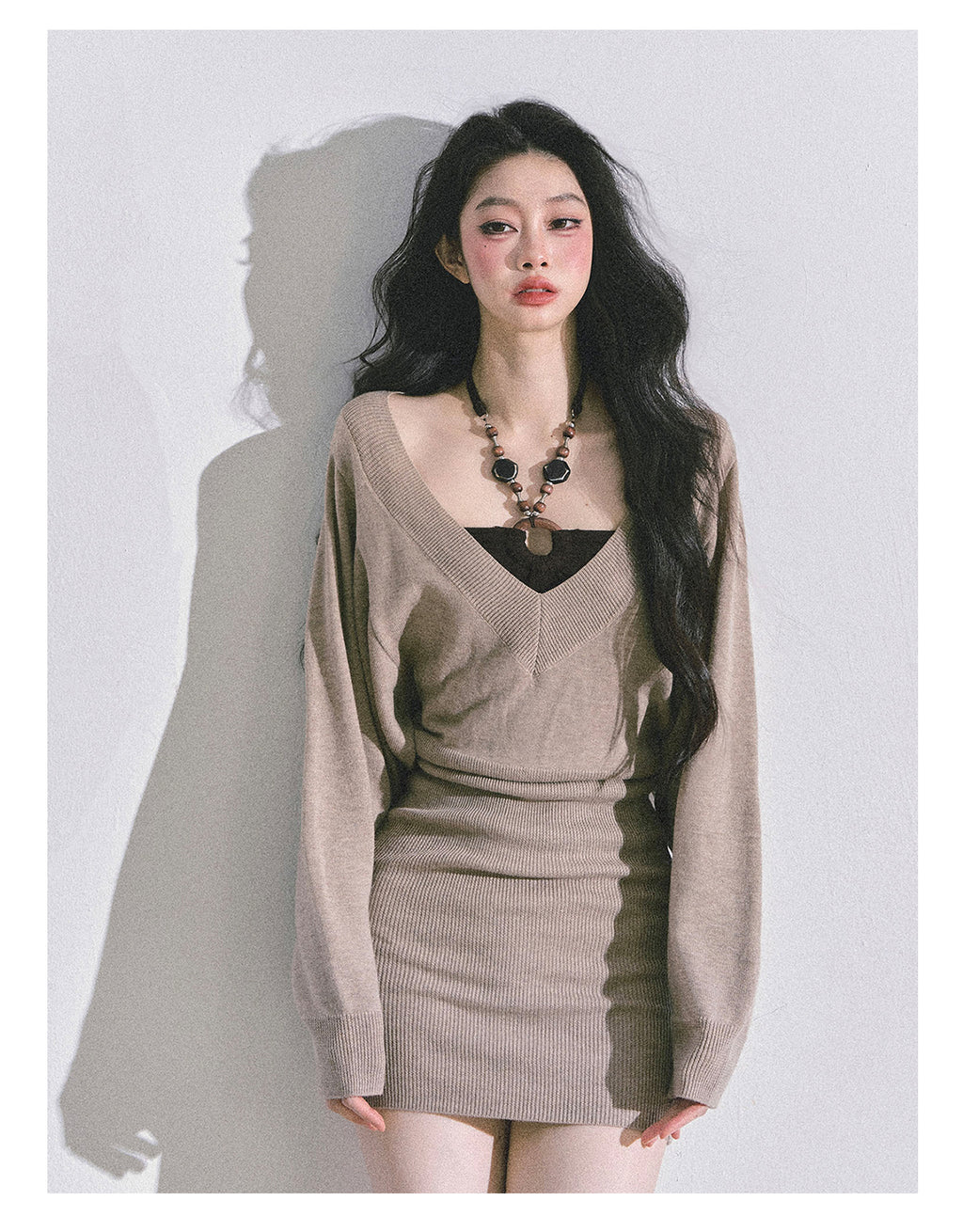 SHAOYEYAN Women's "Jin Zhi Tian Ni" French style long-sleeved knit dress, autumn tight-fitting wool dress, short skirt.