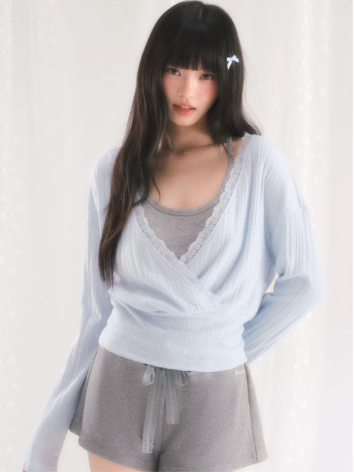 WEEKENDHUB Two-piece set includes a loose spring V-neck tank top and elegant long-sleeve T-shirt with lace trim