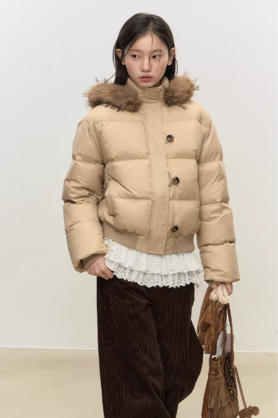 AFFFREEDOM Short down jacket with fur collar with three-color hood AFFFREEDOM, 90% white duck down, soft, warm, suitable for autumn and winter.