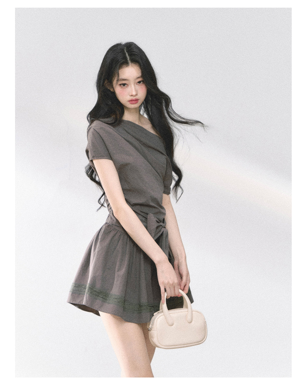 High-end French style off-the-shoulder dress for women in summer, short, fluffy, waist-hugging dress Shaoyeyan