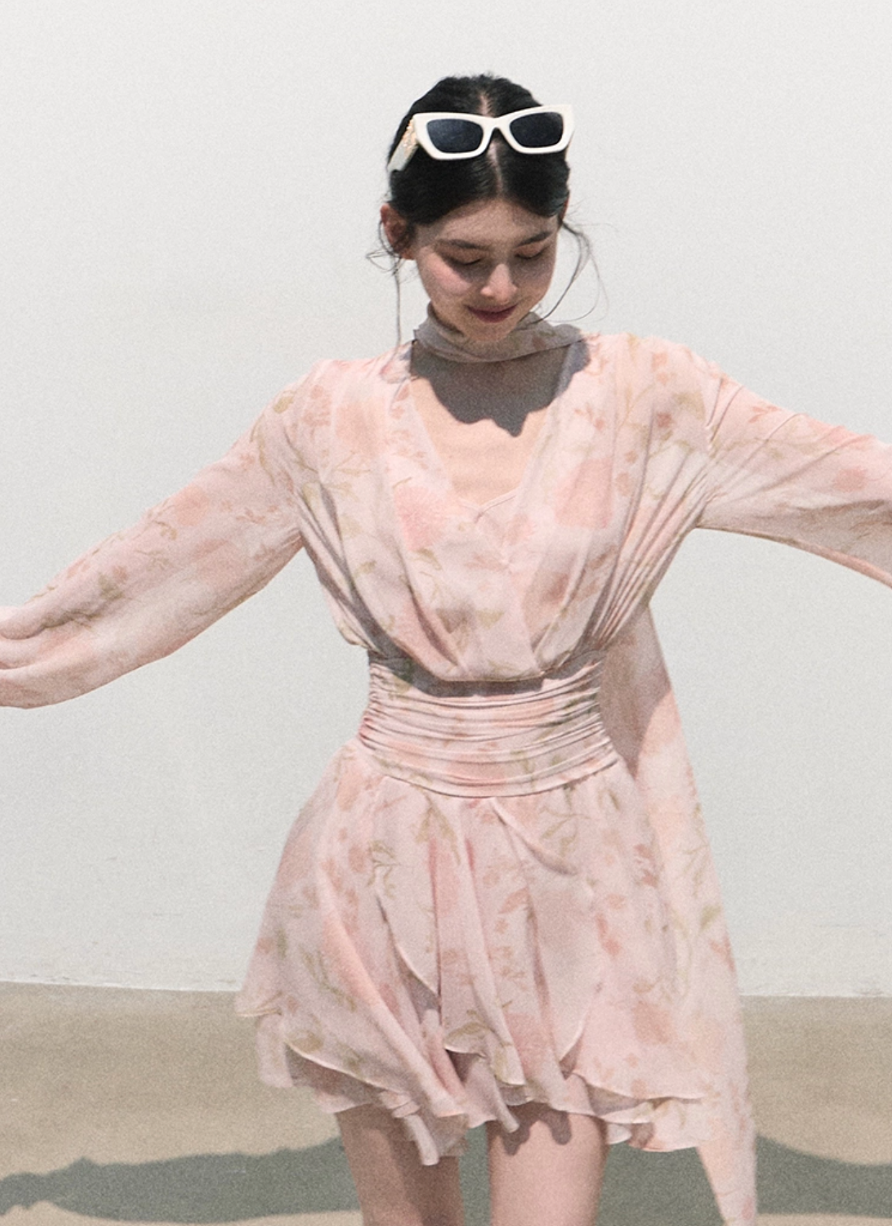 OAKMOO "A Beloved Cloud" V-neck pink long-sleeved bodysuit, summer vacation style