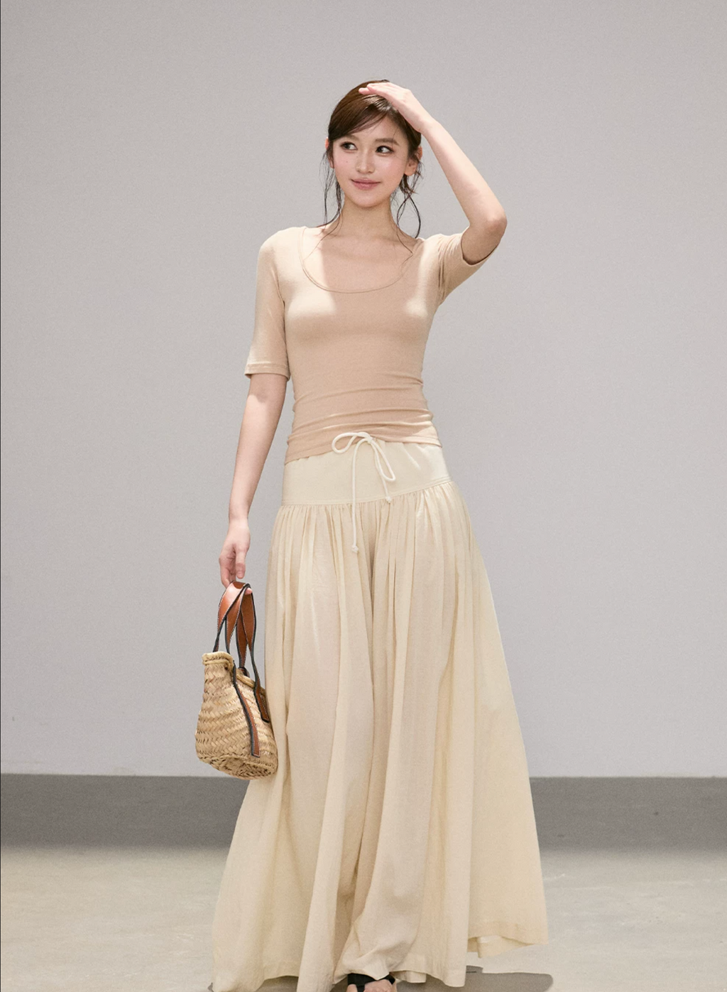 OIOI ESSE 100% cotton high-waisted trousers for women, loose and comfortable style, suitable for summer wear.