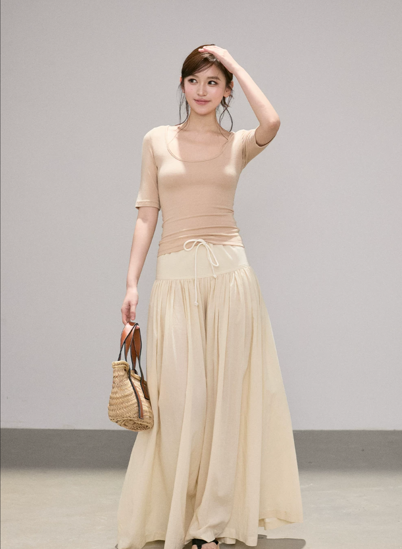 OIOI ESSE 100% cotton high-waisted trousers for women, loose and comfortable style, suitable for summer wear.